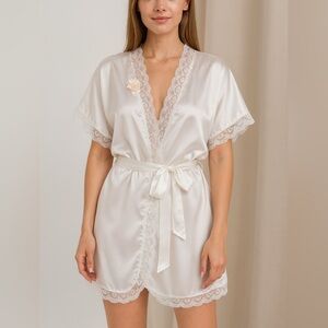 BodyChic Womens Kimono Large Lace Trim open front beaded vintage Off White Satin